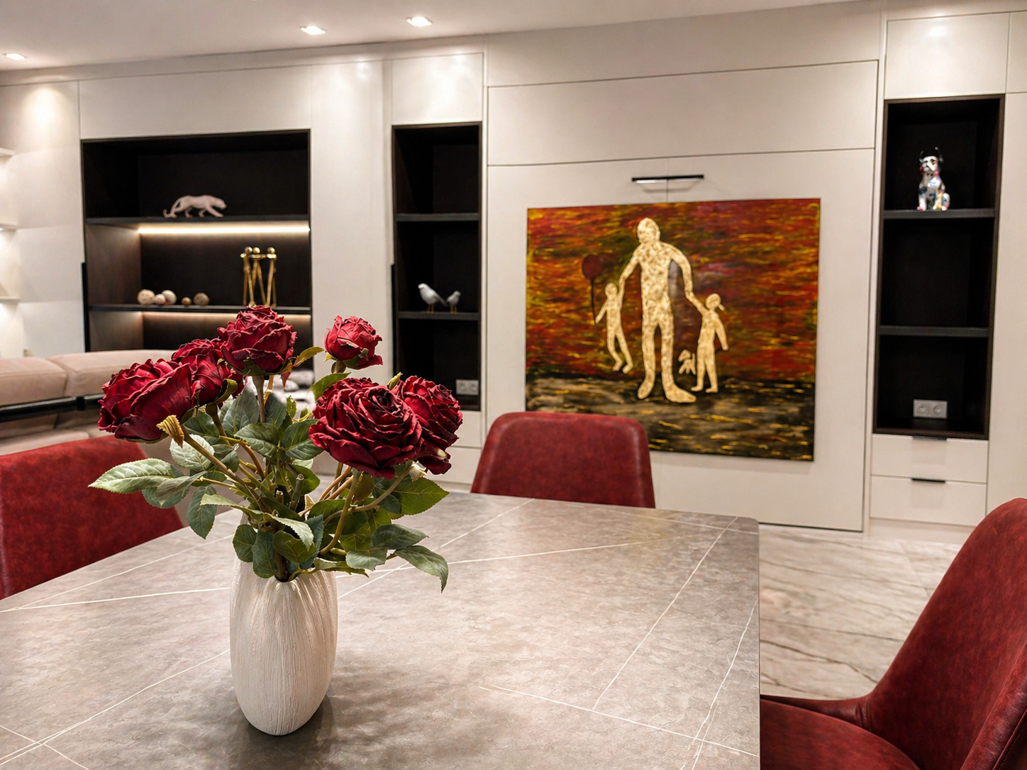 Livingbereich unten mit Design-Details im Appartement